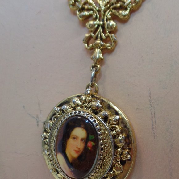 Unbranded  Goldtone Multi Strand (2) Necklace with Locket With Lady Portrait 20" - Picture 3 of 13